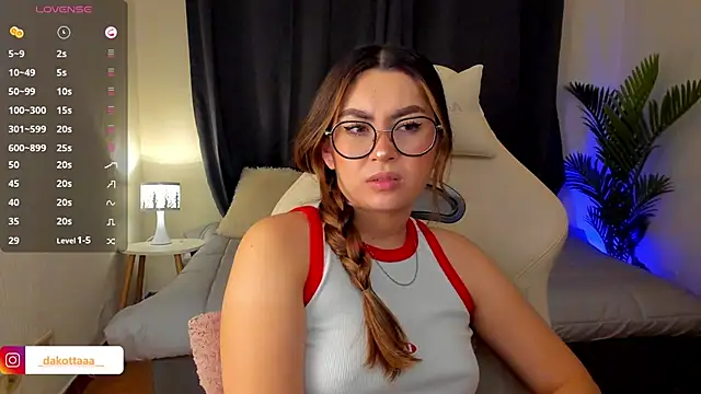 Snapshot of dakottaa_ chatting on September 17, 11:36 pm dakottaa online show from September 17, 11:36 pm