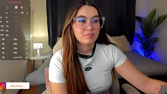 Snapshot of dakottaa_ chatting on October 23, 11:44 pm dakottaa online show from October 23, 11:44 pm