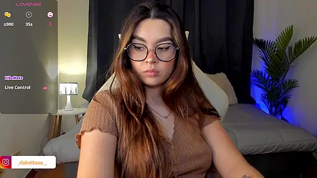 Snapshot of dakottaa_ chatting on October 6, 11:09 pm dakottaa online show from October 6, 11:09 pm