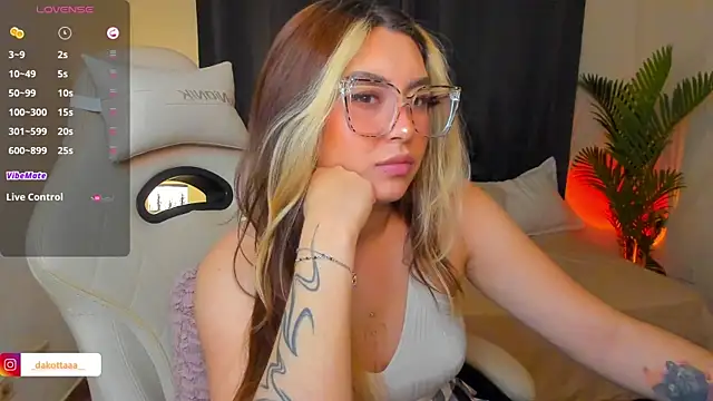 dakottaa  online show from July 14, 11:31 pm