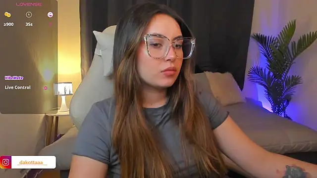 dakottaa  online show from February 10, 12:02 am