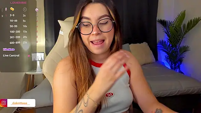 Snapshot of dakottaa_ chatting on October 27, 11:32 pm dakottaa online show from October 27, 11:32 pm