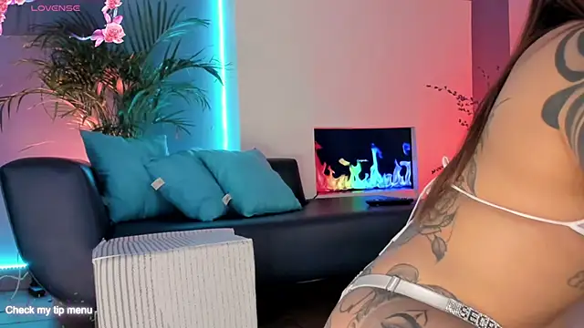 Snapshot of Megan_inked chatting on September 28, 4:30 am Megan inked online show from September 28, 4:30 am