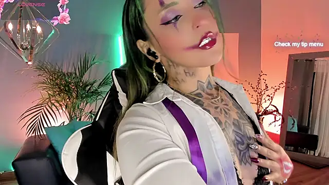 Snapshot of Megan_inked chatting on October 31, 4:03 am Megan inked online show from October 31, 4:03 am