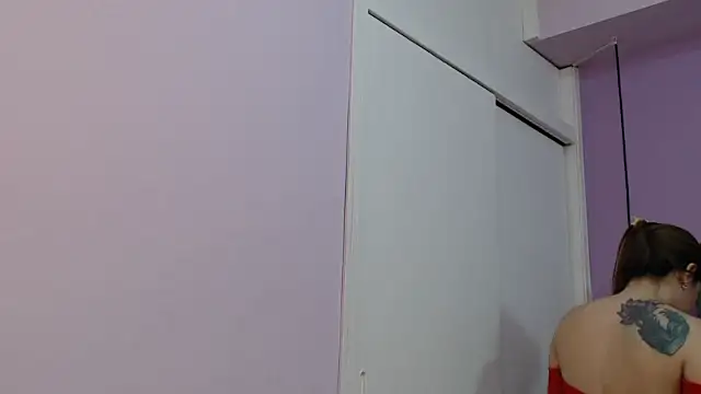 Snapshot of LilaSuni chatting on October 18, 4:21 pm LilaSuni online show from October 18, 4:21 pm