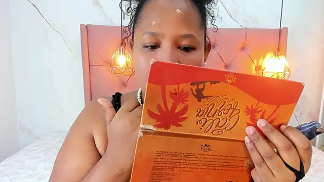 Snapshot of Belle_Brunette chatting on October 1, 9:42 pm Belle Brunette online show from October 1, 9:42 pm