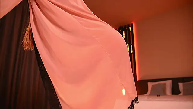 oliviabennett2022 online show from April 17, 9:50 pm