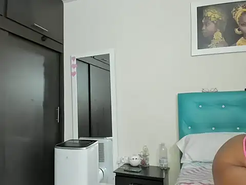 megan-hotxx online show from October 16, 4:37 am