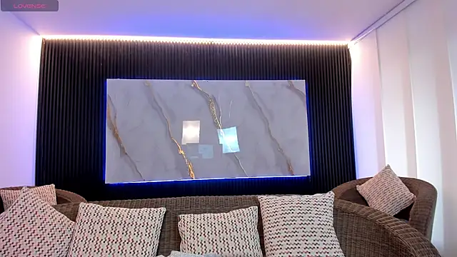 charlottewhitte online show from September 19, 11:42 am