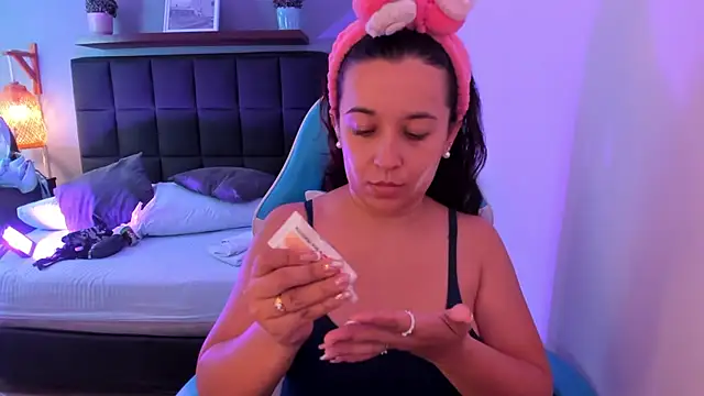 izaro22 online show from September 23, 2:32 am