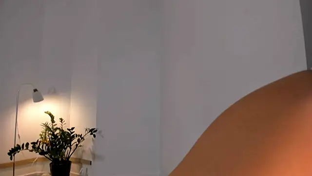 Snapshot of kawaii_mia chatting on October 4, 8:35 pm kawaii mia online show from October 4, 8:35 pm