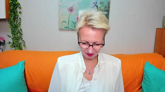 Snapshot of iamyourdream89 chatting on October 20, 1:36 pm iamyourdream89 online show from October 20, 1:36 pm