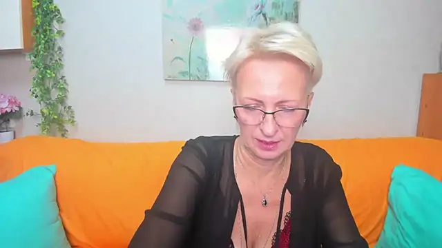 Snapshot of iamyourdream89 chatting on October 1, 1:27 pm iamyourdream89 online show from October 1, 1:27 pm