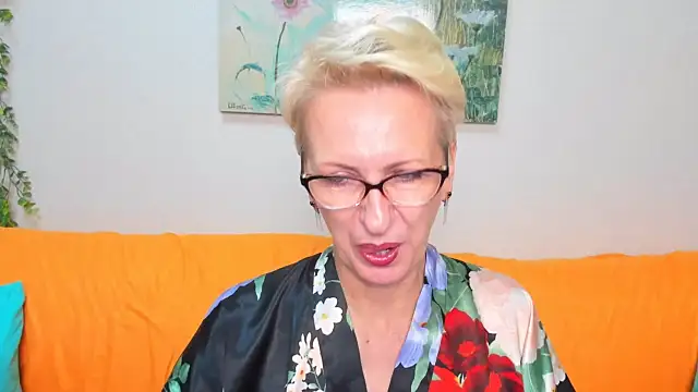 Snapshot of iamyourdream89 chatting on October 18, 1:25 pm iamyourdream89 online show from October 18, 1:25 pm