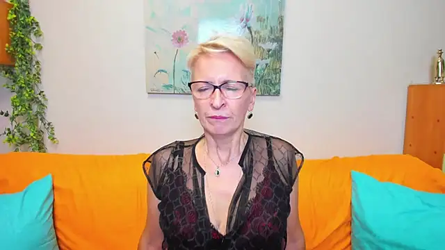 iamyourdream89 online show from December 15, 8:25 pm