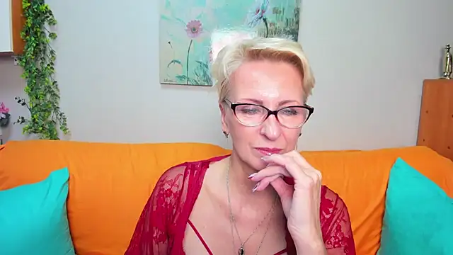 Snapshot of iamyourdream89 chatting on October 19, 1:35 pm iamyourdream89 online show from October 19, 1:35 pm