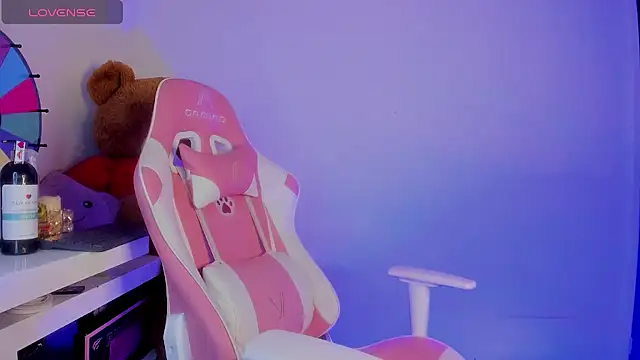 lucykinky22 online show from November 6, 10:15 pm