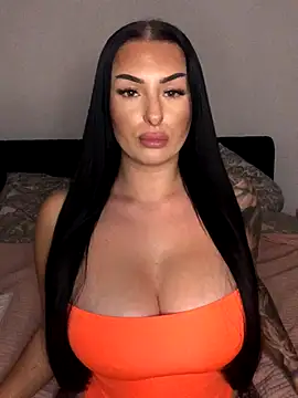 Mia-Bremer online show from November 7, 9:09 pm