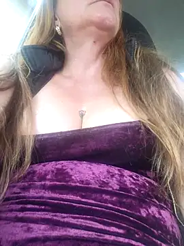 Snapshot of SeductionSilera chatting on September 22, 6:17 pm SeductionSilera online show from September 22, 6:17 pm