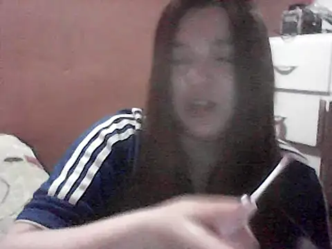 Snapshot of Oxitocina2000 chatting on October 18, 12:46 am Oxitocina2000 online show from October 18, 12:46 am