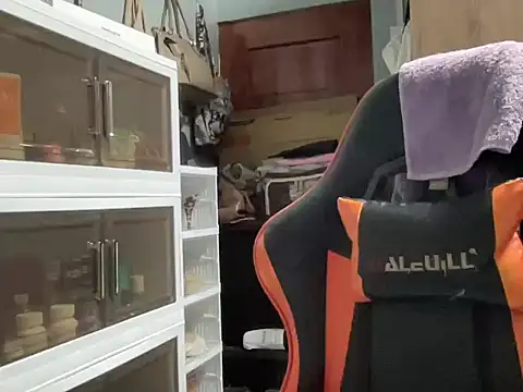 Snapshot of UrLove_Marga chatting on October 22, 12:04 am UrLove Marga online show from October 22, 12:04 am