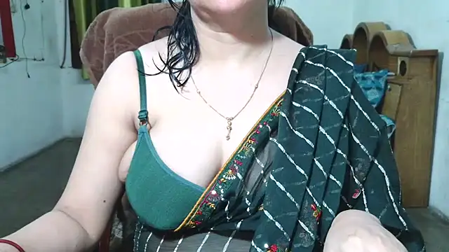 Snapshot of Cute_Mahi22 chatting on September 19, 4:11 am Cute Mahi22 online show from September 19, 4:11 am