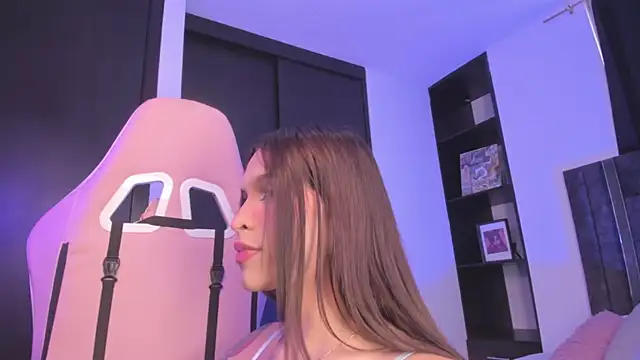 Zamblissett online show from October 19, 1:57 pm