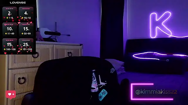 kimmiakiss22 online show from February 15, 9:03 pm