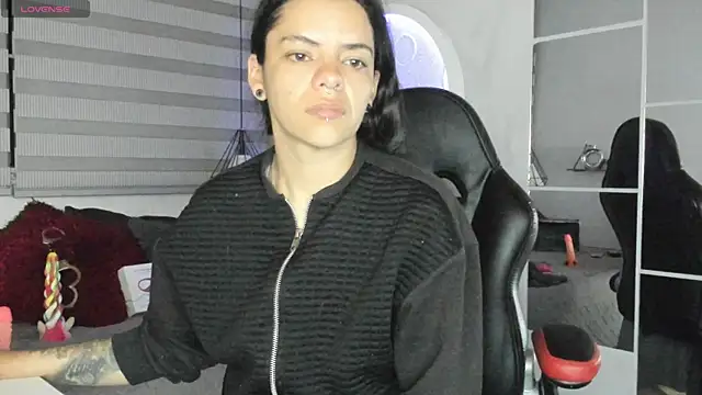 natasha logan  online show from June 26, 4:03 am