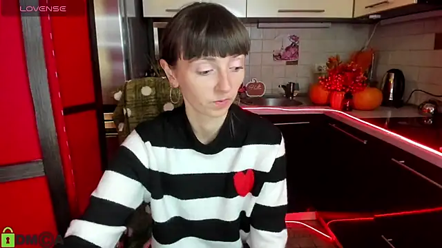 TayanaJons online show from October 13, 7:00 am