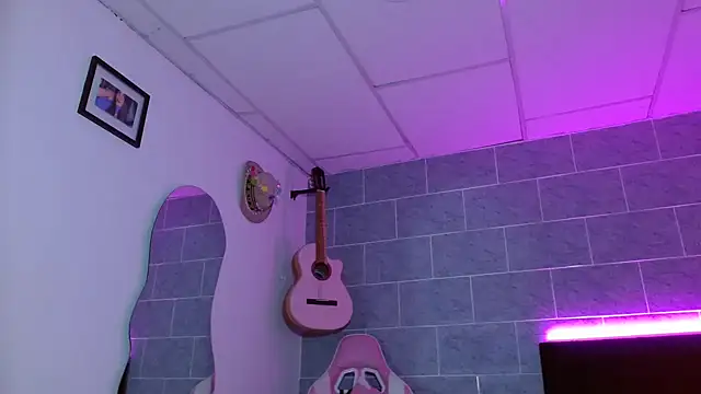 Dakota bumm online show from April 1, 3:31 pm