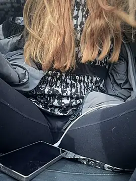 GoldenFlameGoddess online show from April 15, 10:32 pm