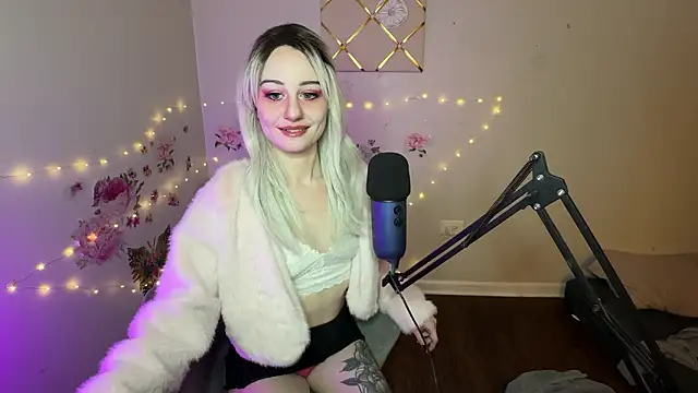 Starr1123 online show from February 4, 4:15 am