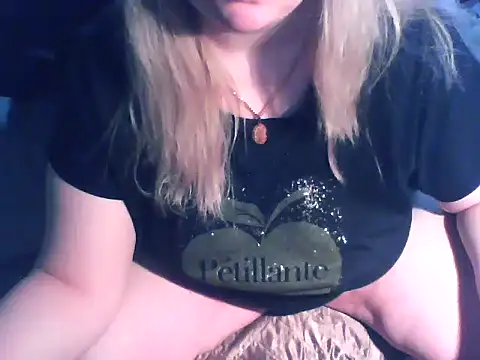 D Marinna online show from April 2, 2:47 pm