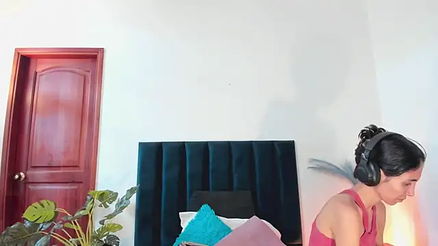 Nina Cavaali online show from October 15, 6:43 pm