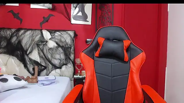 Rebecca Milf online show from October 18, 12:30 pm