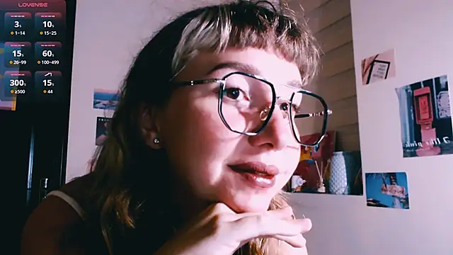 Cosmo Riri online show from April 23, 1:46 pm