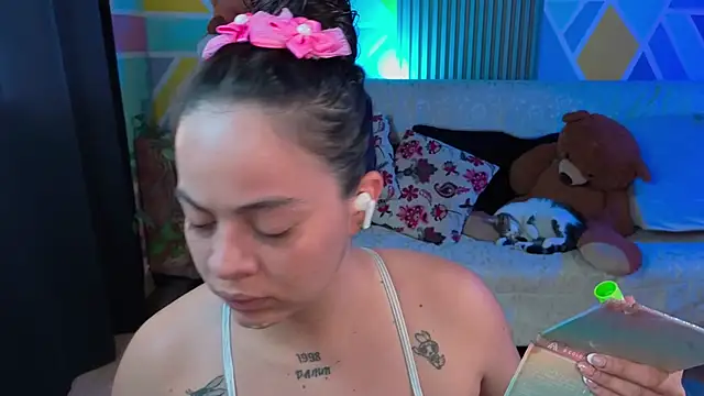 Snapshot of Cuttiealice chatting on September 22, 5:22 pm Cuttiealice online show from September 22, 5:22 pm