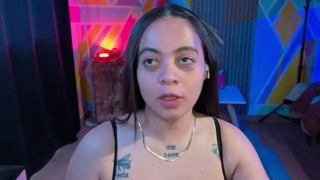 Snapshot of Cuttiealice chatting on October 11, 12:52 pm Cuttiealice online show from October 11, 12:52 pm