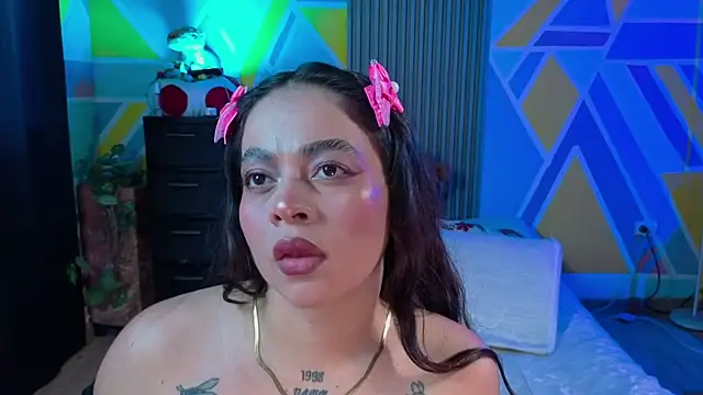 Snapshot of Cuttiealice chatting on September 21, 5:22 pm Cuttiealice online show from September 21, 5:22 pm