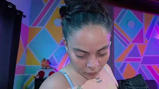 Snapshot of Cuttiealice chatting on September 24, 5:45 pm Cuttiealice online show from September 24, 5:45 pm