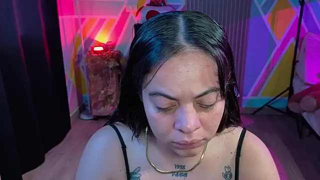 Snapshot of Cuttiealice chatting on October 10, 12:43 pm Cuttiealice online show from October 10, 12:43 pm