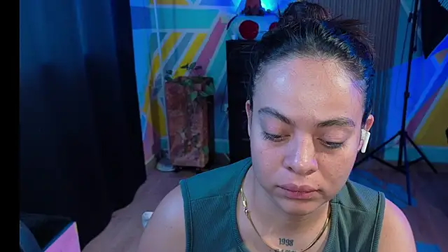 Snapshot of Cuttiealice chatting on October 5, 12:21 pm Cuttiealice online show from October 5, 12:21 pm