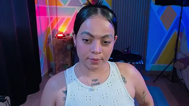 Snapshot of Cuttiealice chatting on October 19, 7:49 pm Cuttiealice online show from October 19, 7:49 pm