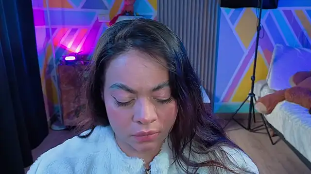 Snapshot of Cuttiealice chatting on October 16, 5:26 pm Cuttiealice online show from October 16, 5:26 pm