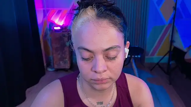 Snapshot of Cuttiealice chatting on October 24, 7:32 pm Cuttiealice online show from October 24, 7:32 pm