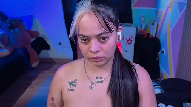 Snapshot of Cuttiealice chatting on October 27, 7:19 pm Cuttiealice online show from October 27, 7:19 pm