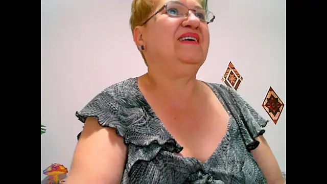 Snapshot of Hyllda chatting on October 1, 9:31 pm Hyllda online show from October 1, 9:31 pm