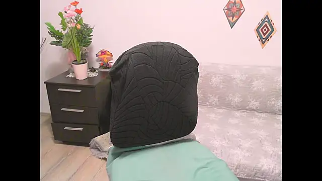 Snapshot of Hyllda chatting on October 8, 9:19 pm Hyllda online show from October 8, 9:19 pm