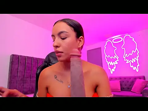 Snapshot of xiomara__cortes chatting on October 16, 8:33 pm xiomara  cortes online show from October 16, 8:33 pm